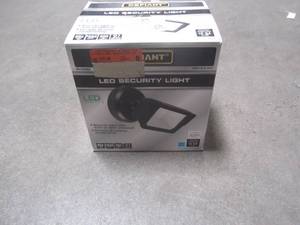 lot 867 image: Defiant 1-Light Integrated LED Outdoor Bronze Dusk to Dawn Security Flood Light DW8938ABZ-B