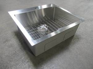 lot 208 image: Giagni 25 x 22 14 x 8 12 Stainless Steel Single-Basin Drop-In or Undermount 1-Hole Residential Kitchen Sink, KC25