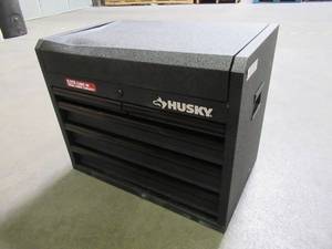 lot 214 image: Husky 26 5-Drawer Top Chest in Textured Black, UAC-H-26005, - Slightly dented RH Top.
