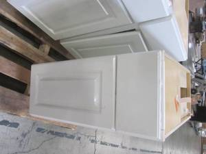 lot 316 image: Mixed Pallet (3) - Hampton Bay Madison Assembled Base Cabinets with Soft Close Drawer in Warm White B15-MWW