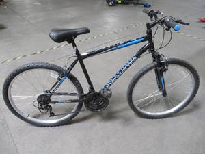 lot 764 image: Roadmaster Granite Peak Mountain Bike 26 wheel size, Mens Black, 728826935, Chain Will Slip From Time to Time.