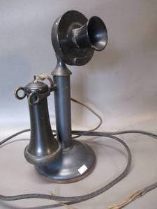 lot 4 image: Vintage Telephone