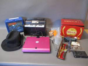lot 17 image: Multiple Vintage items