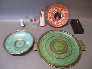 lot 29 image: Collectible items