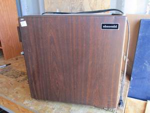 lot 31 image: Counter top Refrigerator