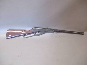 lot 38 image: Daisy BB Gun