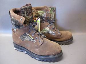 lot 47 image: Gortex Boots