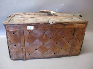 lot 48 image: Old Picnic Basket
