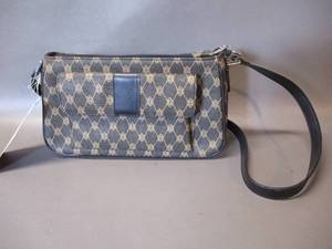 lot 55 image: purse