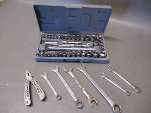 lot 86 image: Tools