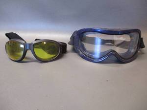 lot 121 image: Goggles