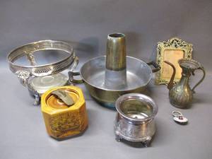 lot 153 image: Collectibles