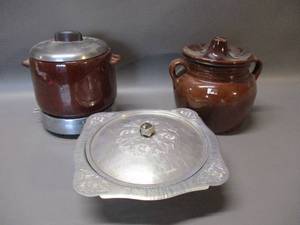 lot 154 image: Bean Pots and Dish