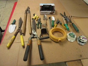 lot 424 image: GARDEN TOOLS, TROWELS, LOPPER, TRIMMERS, BOOT SCRAPER, AND MORE