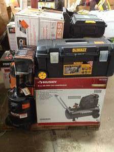 MIXED PALLET OF ASSORTED MECHANIC TOOLS & RIGID VACCUMS