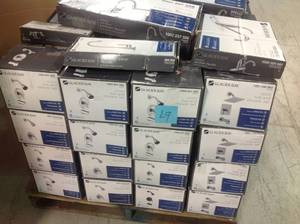 PALLET WHIT ASSORTED GLACIER BAY KITCHEN AND BATHROOM FAUCET ORIGINAL COSTUMER RETURNS