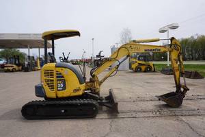 lot 1 image: 2006 Komatsu Model PC35MR-2 Mini Tracked Excavator