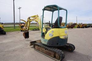 lot 3 image: 2006 Yanmar Model Vio 27-3 Mini Tracked Excavator