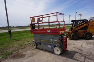 lot 6 image: 2011 Sky Jack Model SJIII 3226 Scissors Lift