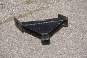 lot 15 image: Universal Mount Bobcat Skid Loader Skid Steer Over Mounting Plate Receiver HitchTrailer Mover Attachment