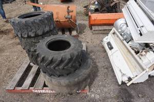 lot 49 image: Lot of Assorted Used Bobcat Skid Loader Skid Steer Tires
