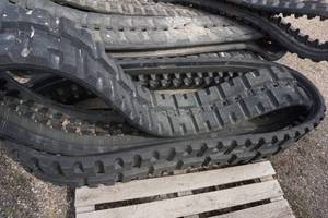 lot 19 image: Brand New Pair Of Bobcat Skid Loader Skid Steer Rubber Tracks