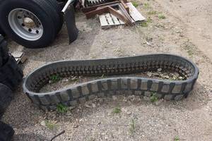 lot 43 image: Used Bobcat Skid Loader Skid Steer Rubber Track