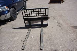lot 14 image: Brand New Universal Mount Bobcat Skid Loader Skid Steer Pallet Fork Attachment