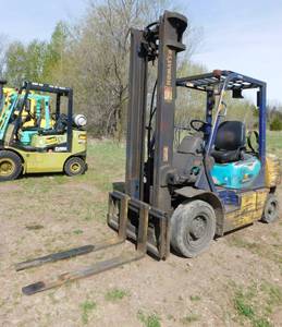 lot 7 image: 2002 Komatsu Forklift