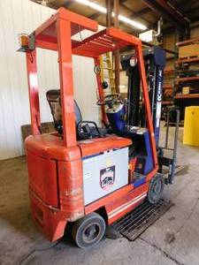 lot 9 image: 2001 Kalmar E35ABX Electric Forklift