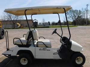 lot 14 image: 1999  Columbia 4PT Gas Powered Golf Cart with Canopy #2