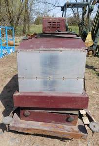 lot 17 image: 1988 Power Boss SB32 Scrubber