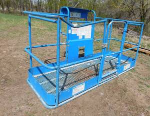 lot 18 image: Steel Work Platform - 96 x 36 x 46(h)