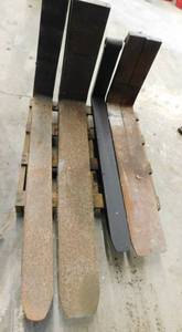 lot 19 image: 4 Sets of Forklift Forks
