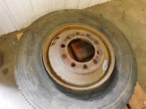 lot 23 image: Toyo 11R22.5 Tire on 10 Bolt Bud Wheel Recap Tread