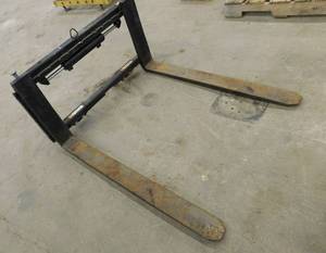 lot 26 image: 39 Class II Side Shift Plate with 42 Forks #1