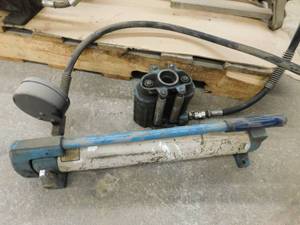 lot 30 image: Sleeve Pullers with Porta Power