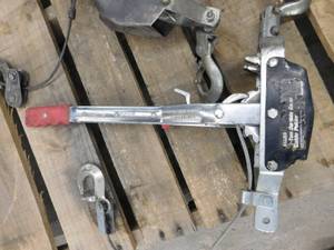 lot 38 image: Misc. Pallet - 2 Comealongs, 3 Torque Wrenches, 2 Pipethreader Die Bars