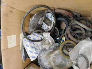 lot 45 image: Lot of Wheel & Axel Seals
