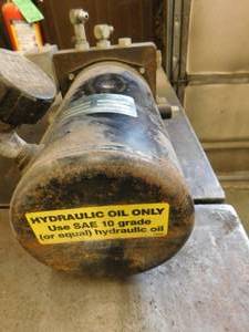 lot 51 image: 12 Volt Hydraulic Pump