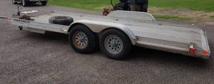 lot 3 image: 2004 Featherlite Trailer
