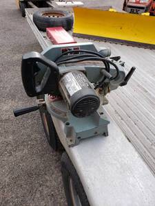 lot 72 image: Delta 10 Miter Compound Saw