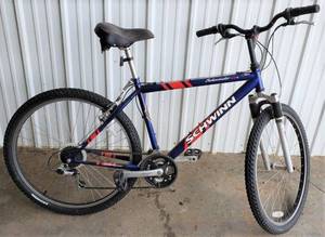 lot 73 image: Schwinn 18 Speed Bike