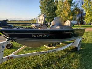 lot 2 image: 2005 Lund Mr Pike 17. 90hs Evinrude e-tec.