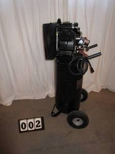 lot 2 image: Black Diamond 20 Gallon Air Compressor - Vertical