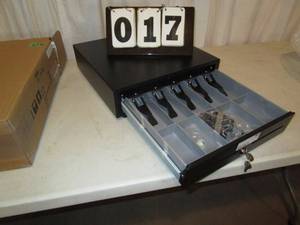 lot 17 image: PayVue Cash Drawer