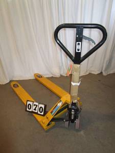 lot 70 image: Pallet Jack