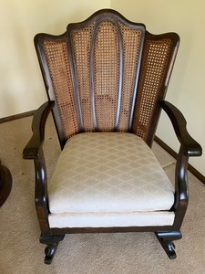lot 32 image: Queen Anne 1920s Rocking Chair