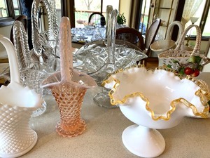 lot 30 image: Lot of Decorative Glass Baskets