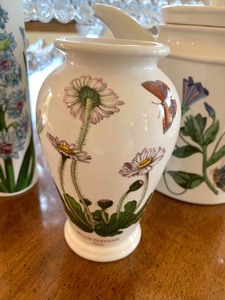 lot 59 image: Three Decorative Items- The Botanica Garden